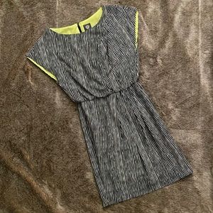 Vince Camuto Striped Short Sleeve Elastic Waist Dress Size 6